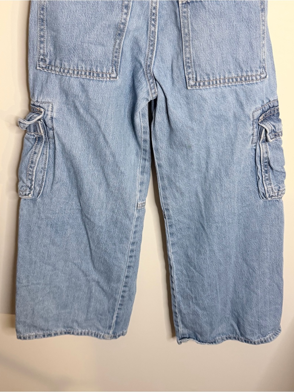 Old Navy Light Blue Wide-Leg Cargo Jeans for Girls - Picture 6 of 7